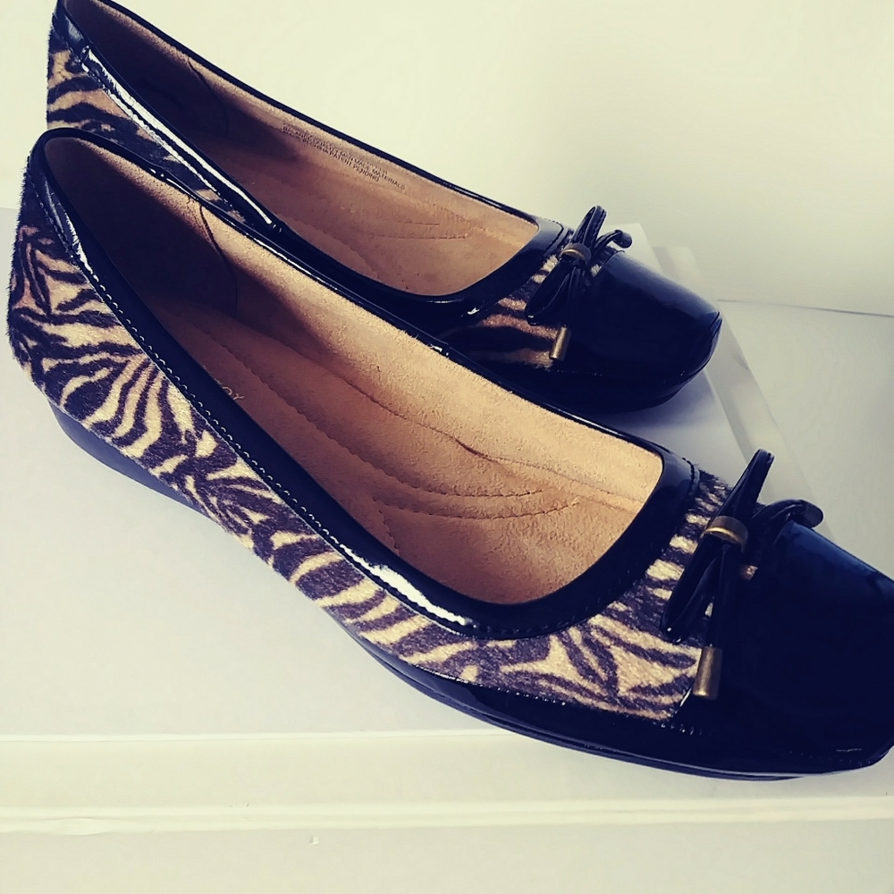 New Naturalizer Flats Size 8